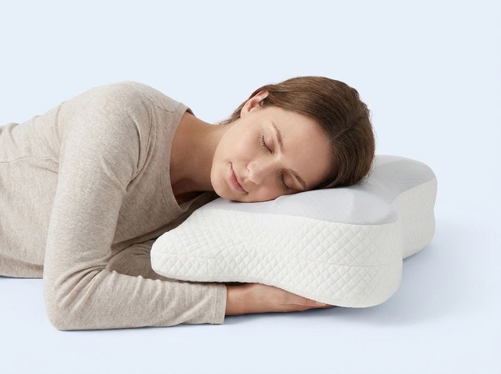 Stomach sleeper on the Snoozlr contour pillow